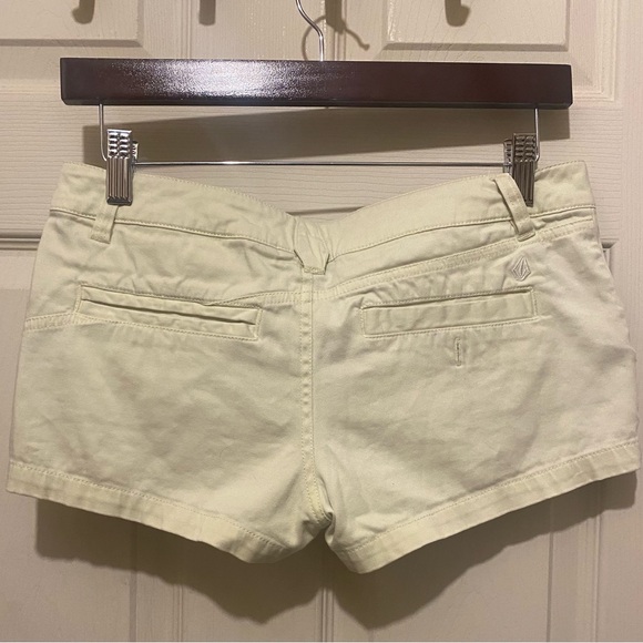 Ladies Volcom Shorts GUC Yellow size 1 / 25 - Picture 2 of 3